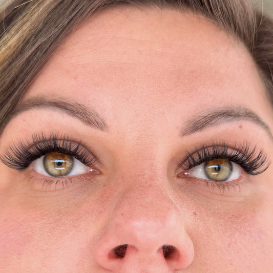 Cils volume intense - Regard profond et dense