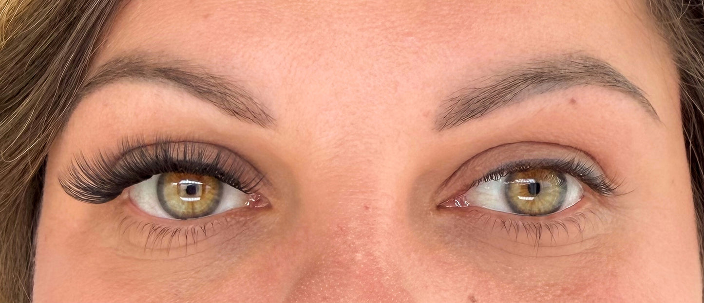 Cils volume intense - Regard profond et dense